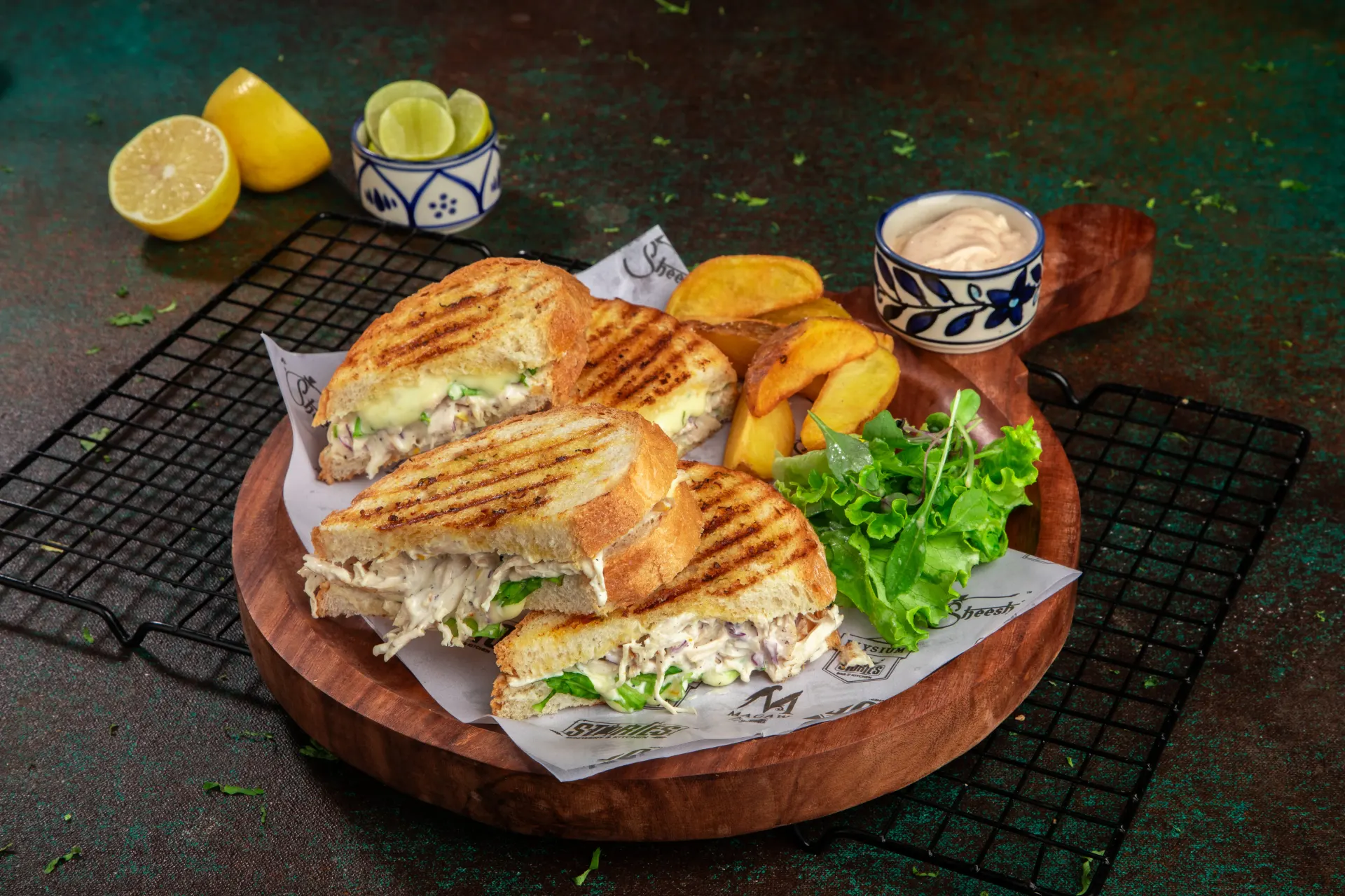 Late-night food at Dr. Sheesha, Al Karama